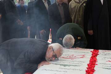 مراسم رونمایی از یادمان شهدای گمنام